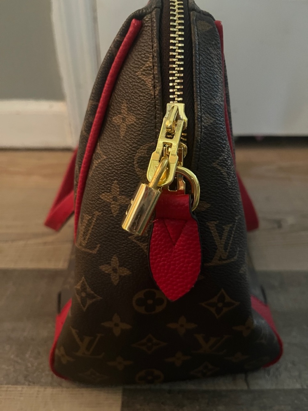 Louis Vuitton Monogram Brown with Red Trim Shoulder Bag - Picture 2 of 4